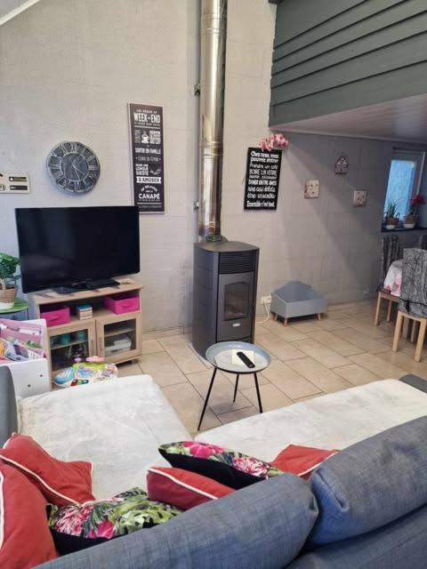 Hastiere-par-delaCocon Douillet Avec Chaleur Ambiante Du Poele A Pellets别墅 外观 照片